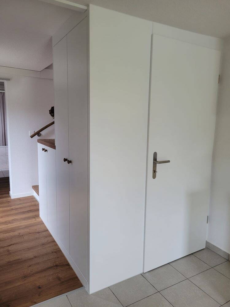 Innentür und Wandschrank Innentür und Wandschrank