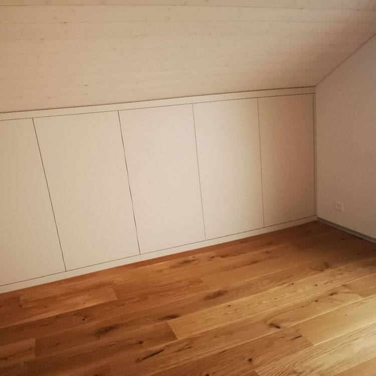 Einbauschrank in Dachschräge