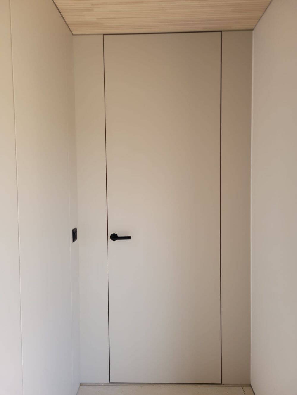 Innentür und Wandschrank Innentür und Wandschrank