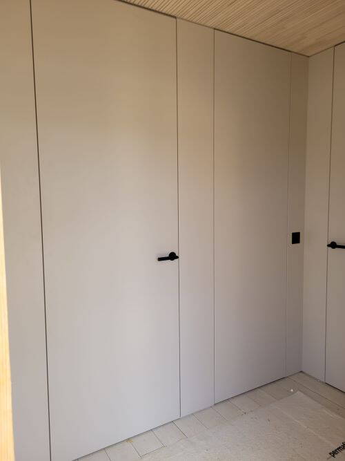 Innentür und Wandschrank Innentür und Wandschrank